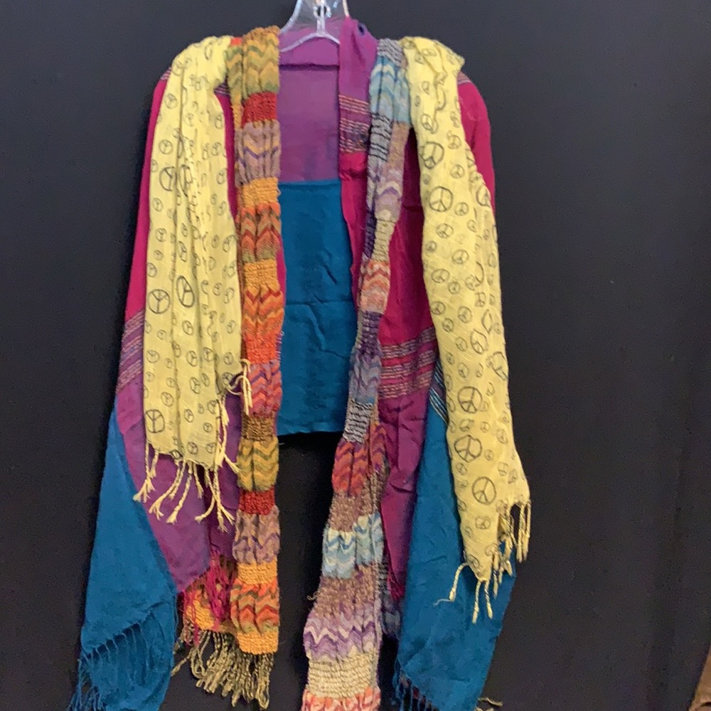 Lot of 4 Scarves